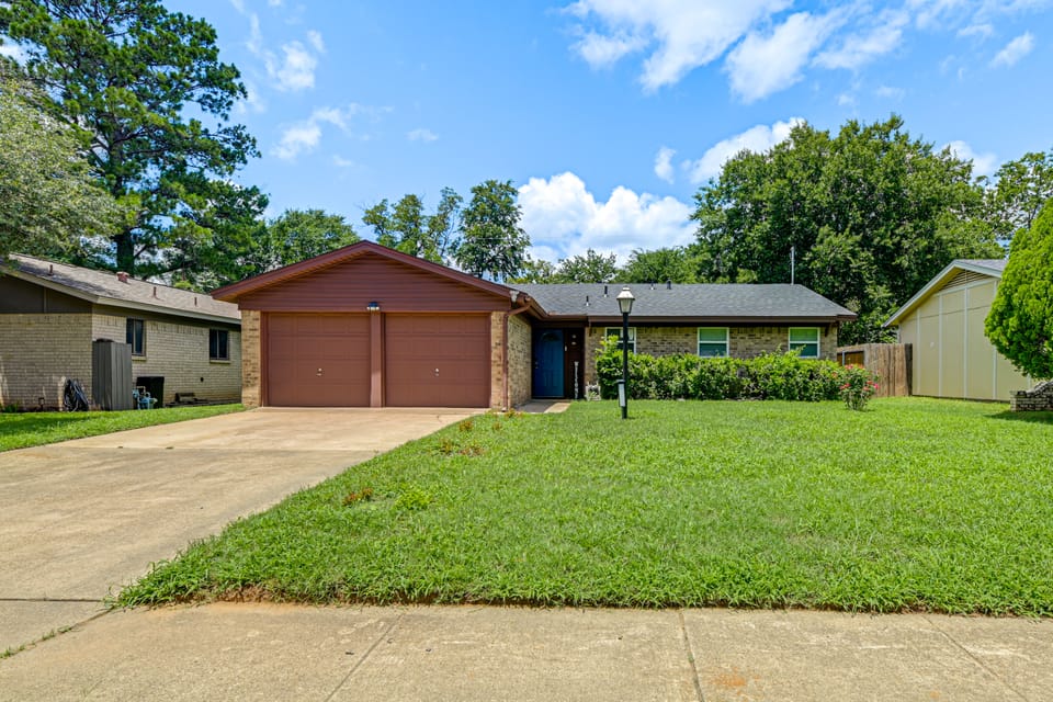 7 Mi to Six Flags! Family Retreat in DFW Suburbs House in Irving