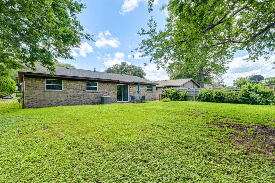 7 Mi to Six Flags! Family Retreat in DFW Suburbs House in Irving