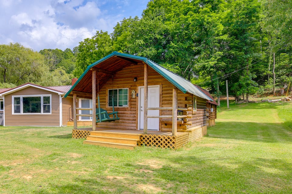 Private Beach! Home w/ 2 Guest Cabins in Hiwassee House in Claytor Lake