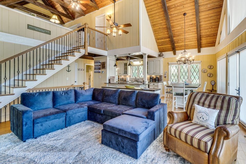 Decked Out! Private Dock Escape on Watts Bar Lake House in Watts Bar Lake