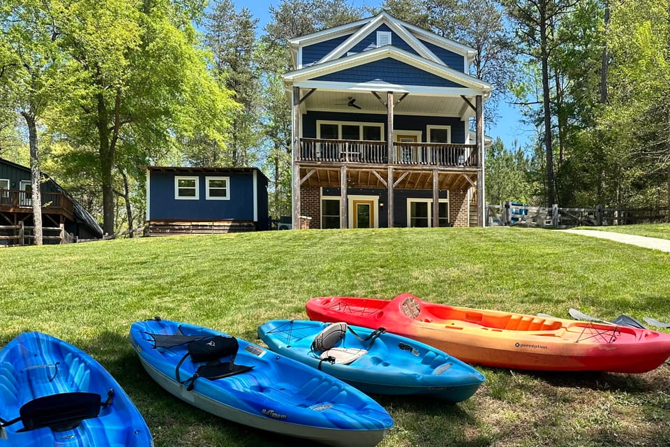 Lakehouse Blue: Fire Pit, Hot Tub on Lake Norman! House in Lake Norman