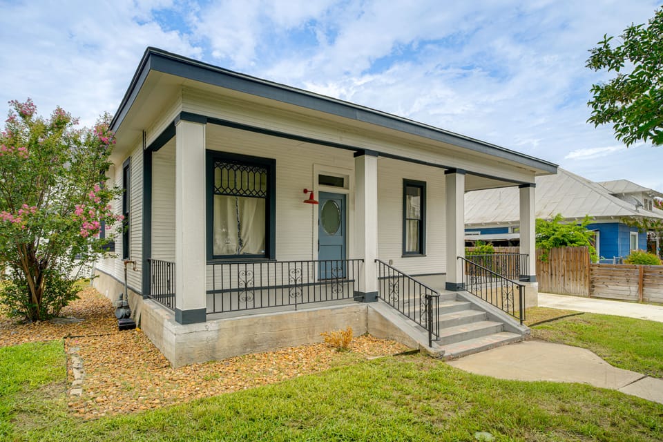 Easy Dtwn Access! Modern San Antonio Retreat House in San Antonio