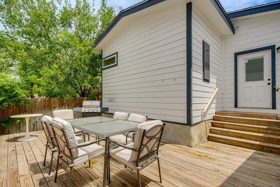 Easy Dtwn Access! Modern San Antonio Retreat House in San Antonio
