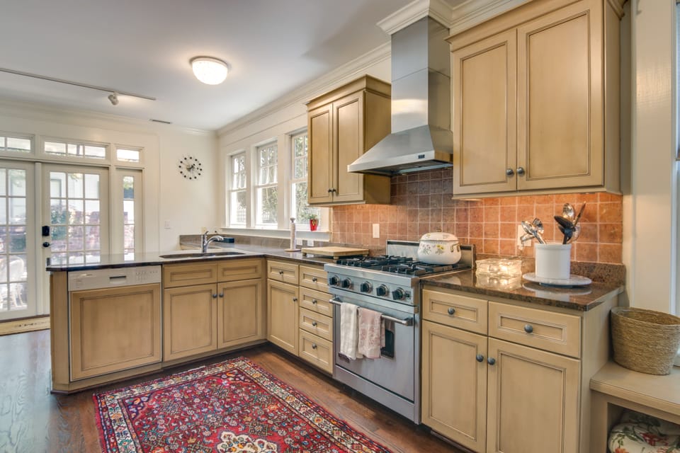 Walk to Dtwn! Historic & Elegant Gem in Charlotte Apartment in Charlotte