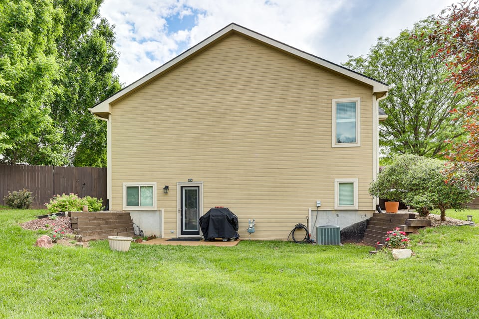 4 Mi to K-State! Modern Garden-Level Apt Apartment in Manhattan