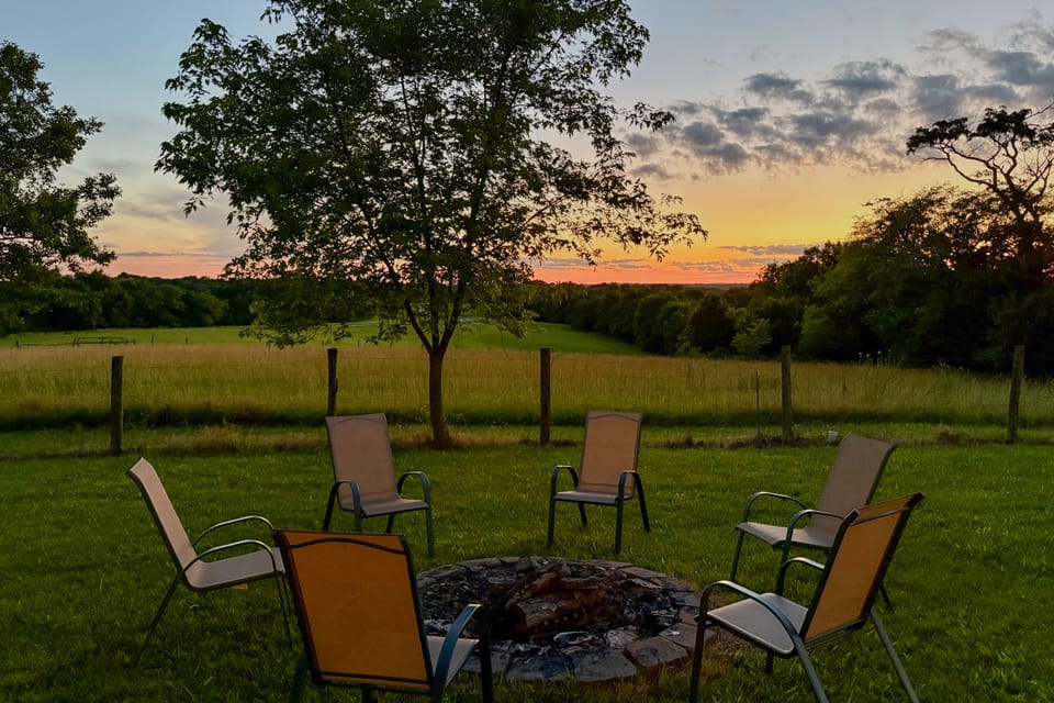 A Sisters Stay Farmhouse Retreat in Villa Ridge House in Ozark Mountains