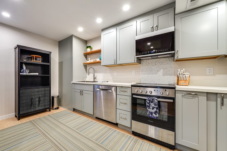 Seattle Convenience Meets Nature Retreat House in Columbia City