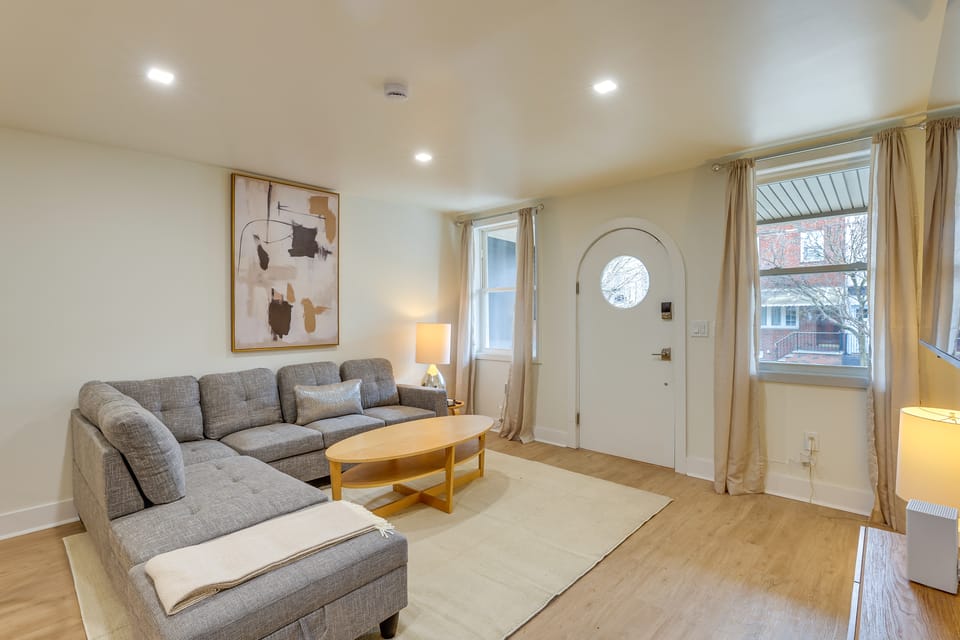 2 Mi to Lincoln Financial Field: Pet-Friendly Gem House in Philadelphia