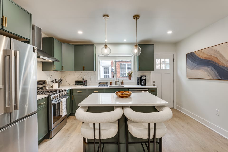 2 Mi to Lincoln Financial Field: Pet-Friendly Gem House in Philadelphia