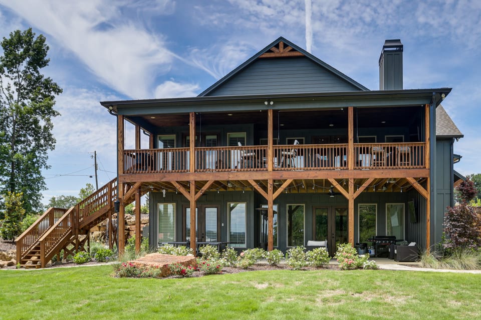 Private Boat Launch & Dock! Huge Lay Lake Retreat House in Alabama