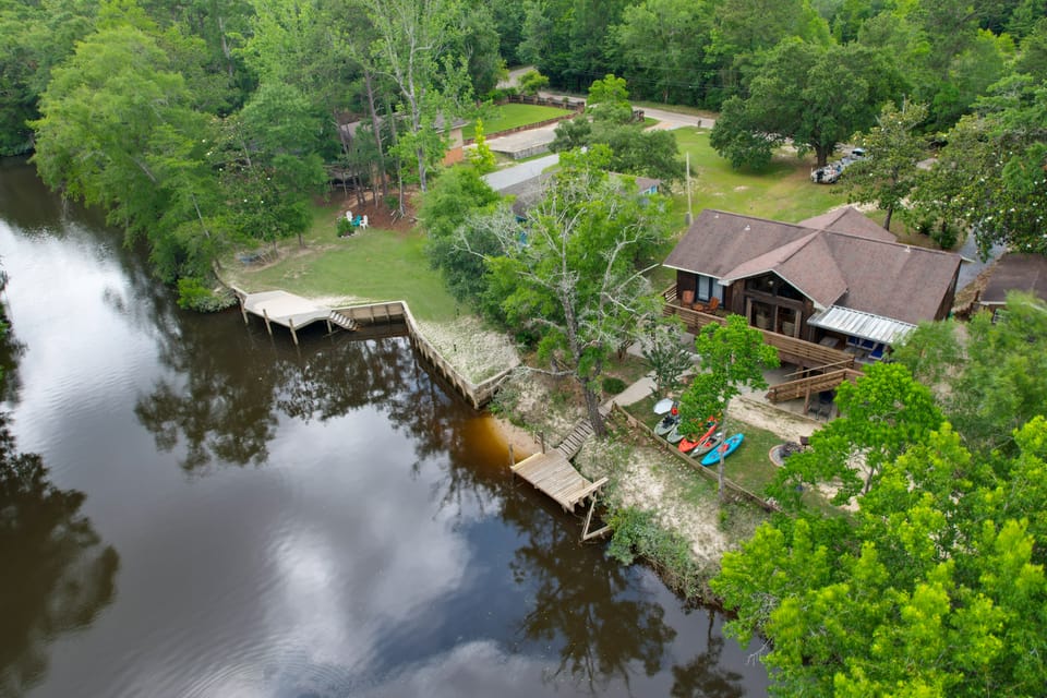 Wolf River Lodge! Home w/ Dock, Large Deck House in Harrison County