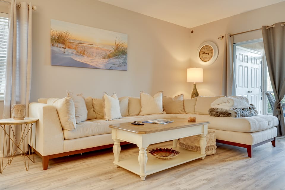 7 Mi to Beach! Bonita Springs Condo w/ Pool Access Apartment in Bonita Springs