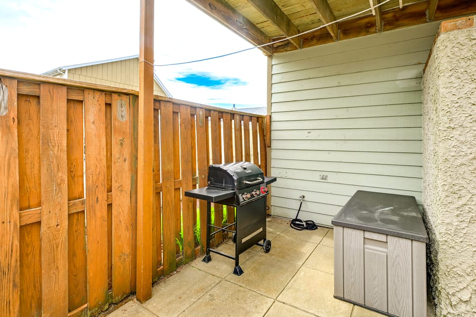 Renovated Condo, Private Patio w/ Outdoor Dining! Apartment in Ocean City
