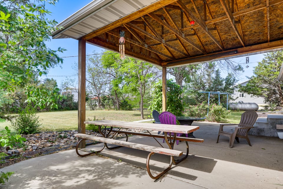Explore Badlands Nat'l Park: Family Home w/ Patio House in South Dakota