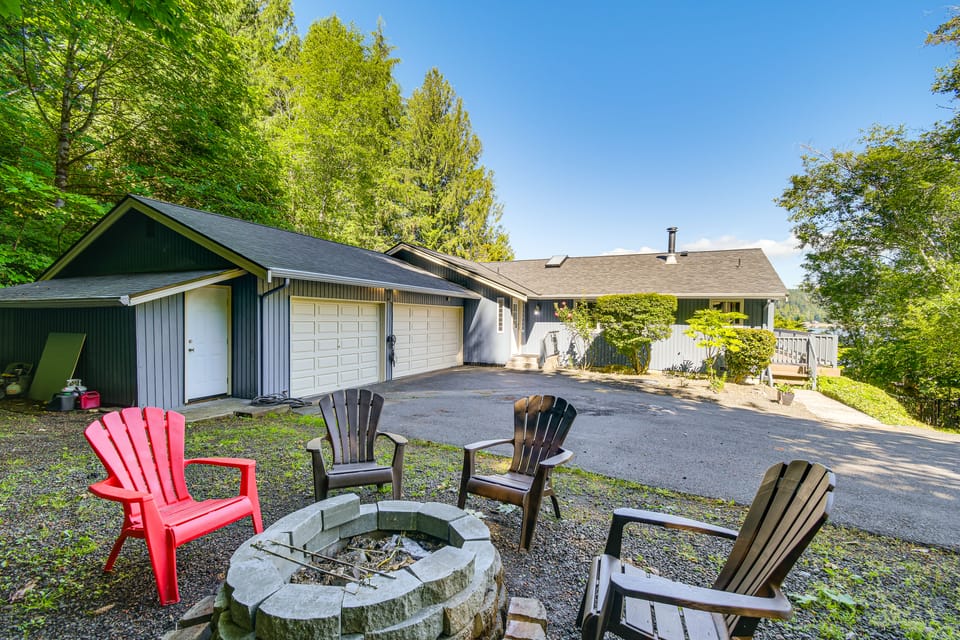 Waterfront Union Getaway w/ Ocean & Mtn Views House in Hood Canal
