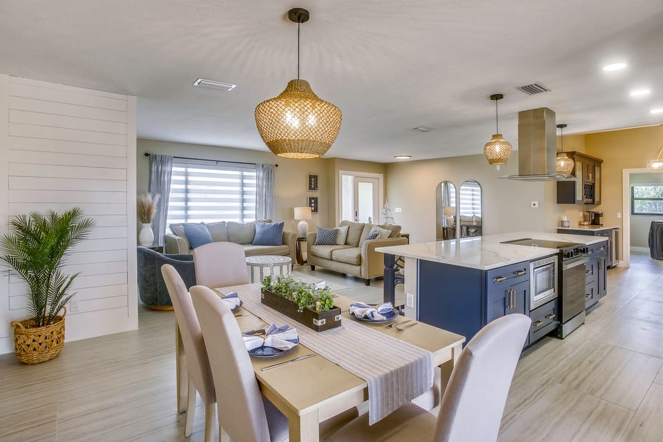 Canal-Front Gem w/ Dock! Family Home in Cape Coral House in Cape Coral