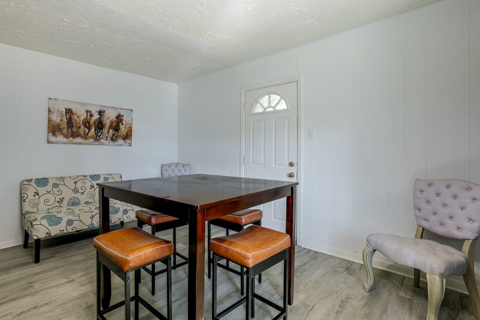 Suburban Sanctuary: Magnolia Home w/ Backyard! House in Texas