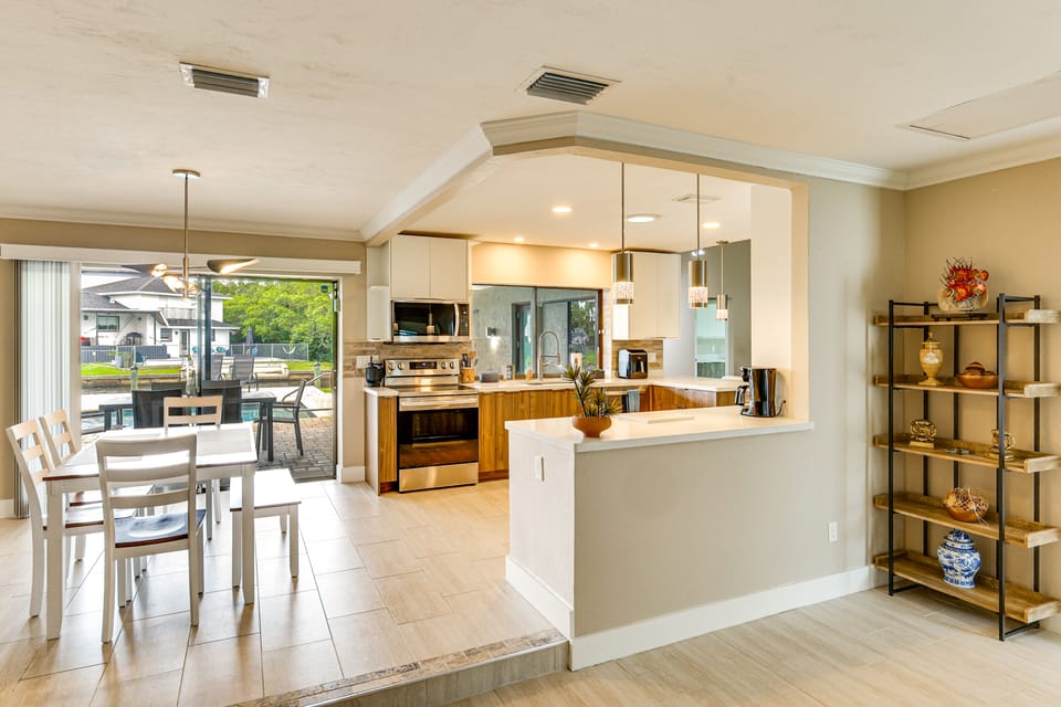 Boat Dock & Lift! North Fort Myers Family Getaway House in North Fort Myers