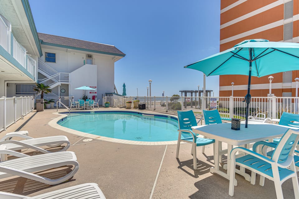Oceanfront Balcony! Studio Suite in Virginia Beach Apartment in Virginia Beach