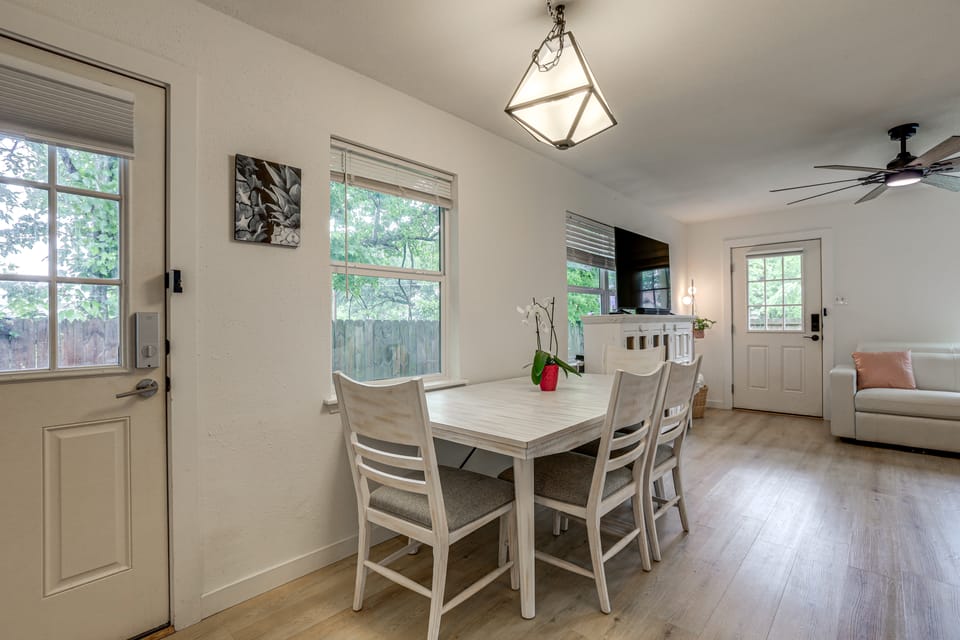 Quaint Houston Bungalow w/ Private Yard House in Houston