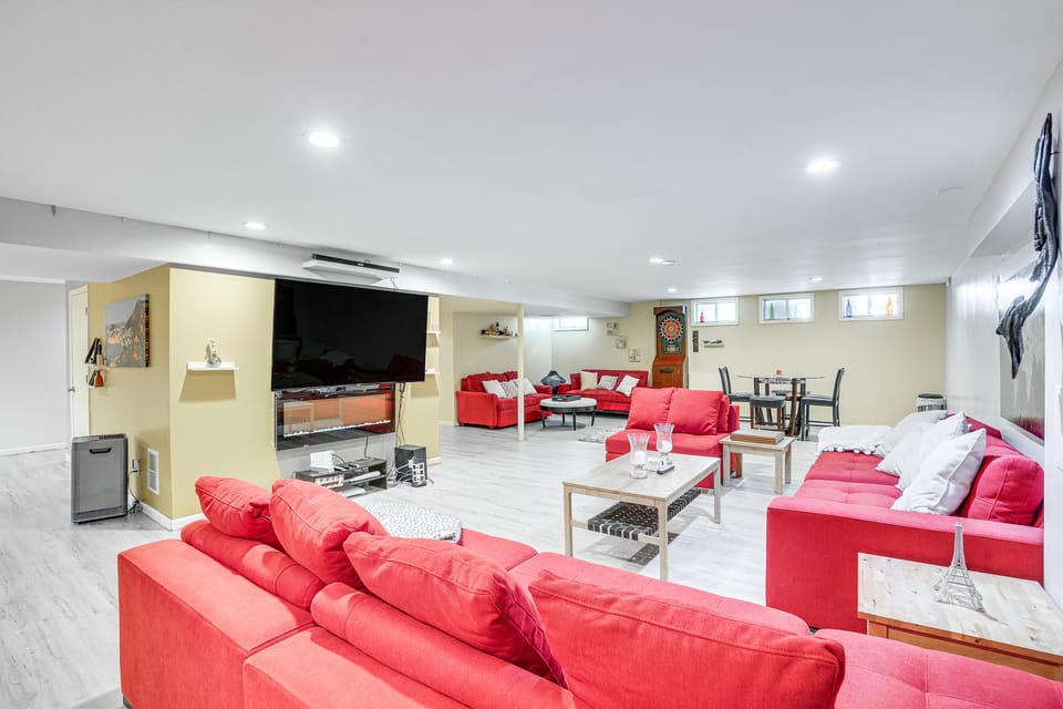 Gateway to St Louis: Group Getaway w/ Game Room House in Illinois