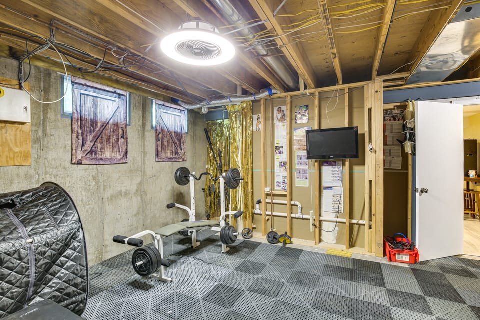Gateway to St Louis: Group Getaway w/ Game Room House in Illinois