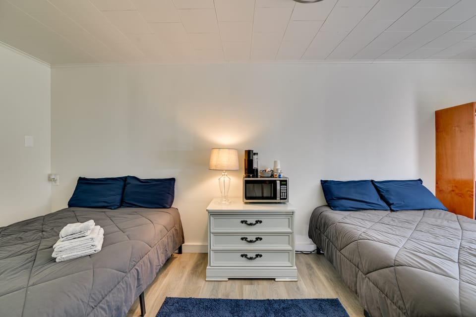 Walk to Schroon Lake! Studio w/ Shared Fire Pit Apartment in Schroon Lake