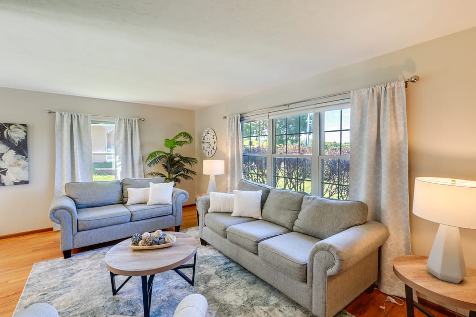 Great for Families! Omaha Getaway w/ Yard & Deck House in Omaha