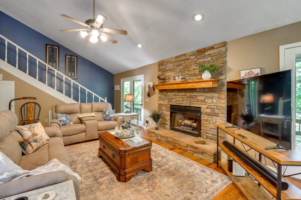 Hiawassee Porch: Getaway Near River, Lake & Trails House in Georgia