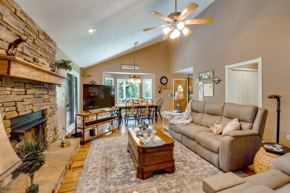 Hiawassee Porch: Getaway Near River, Lake & Trails House in Georgia