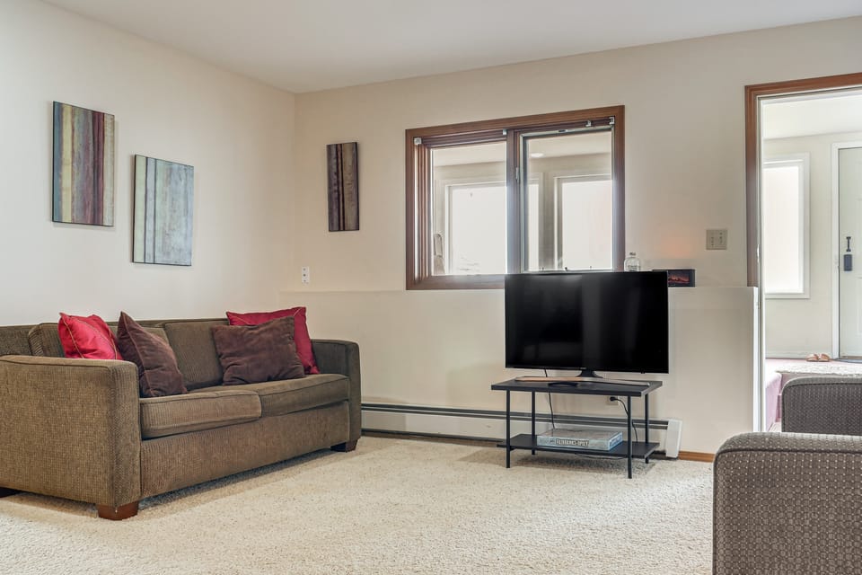 6 Mi to Kenai Beach! Cozy Ocean-View Escape Apartment in Alaska