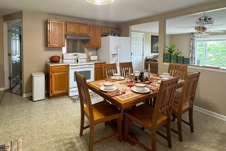 Families Welcome! Corinth Escape w/ Lake Views House in Ohio
