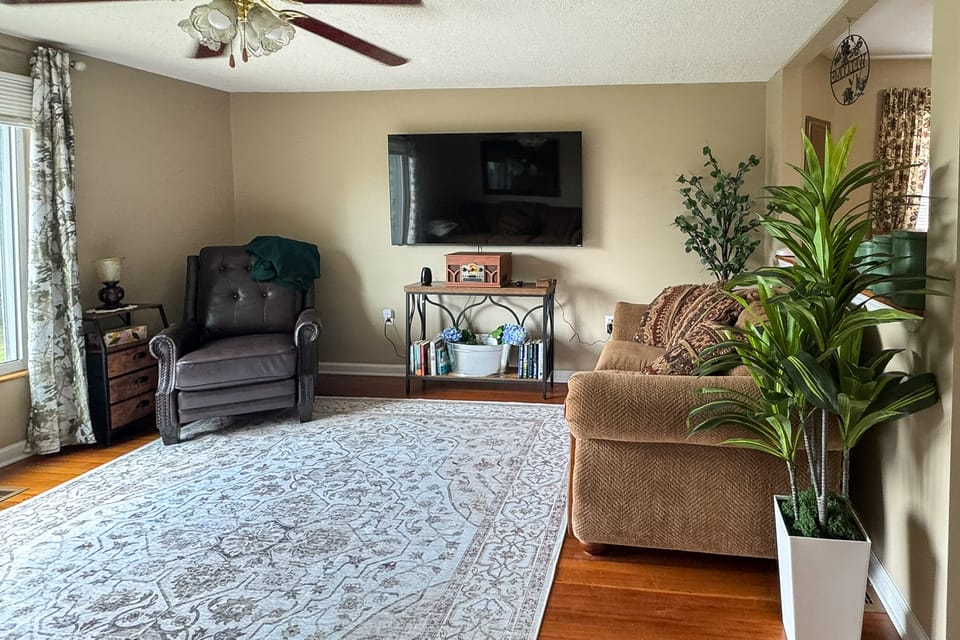Families Welcome! Corinth Escape w/ Lake Views House in Ohio