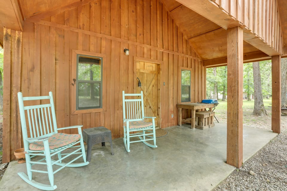Near Blanchard Springs! Classic Cabin in the Woods House in Arkansas