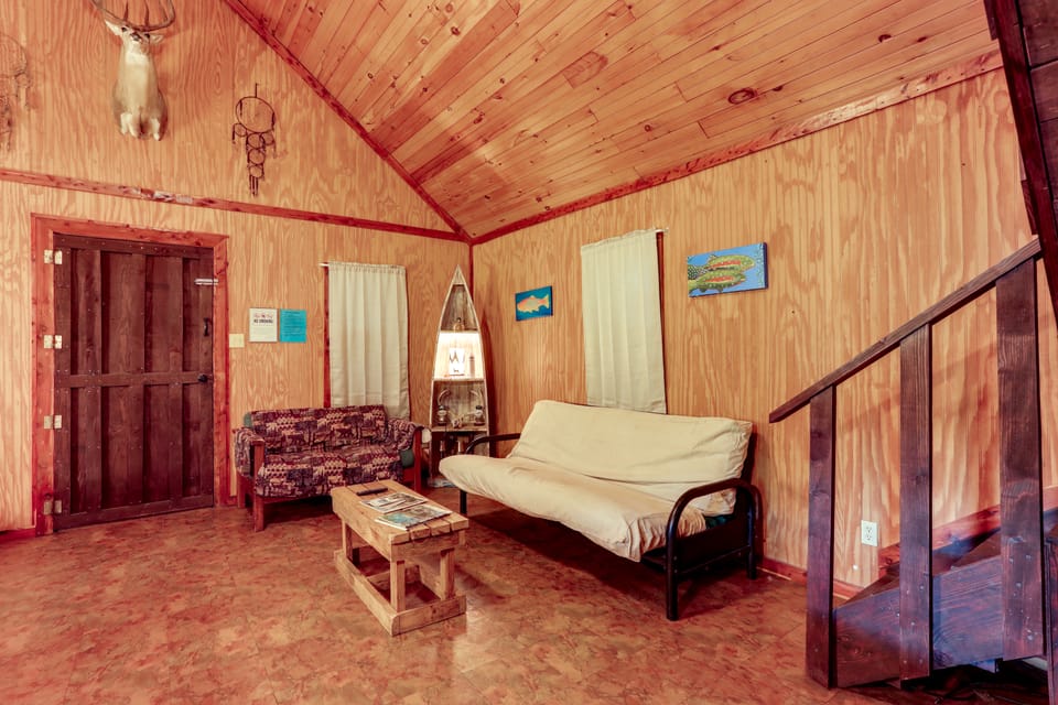 Near Blanchard Springs! Classic Cabin in the Woods House in Arkansas