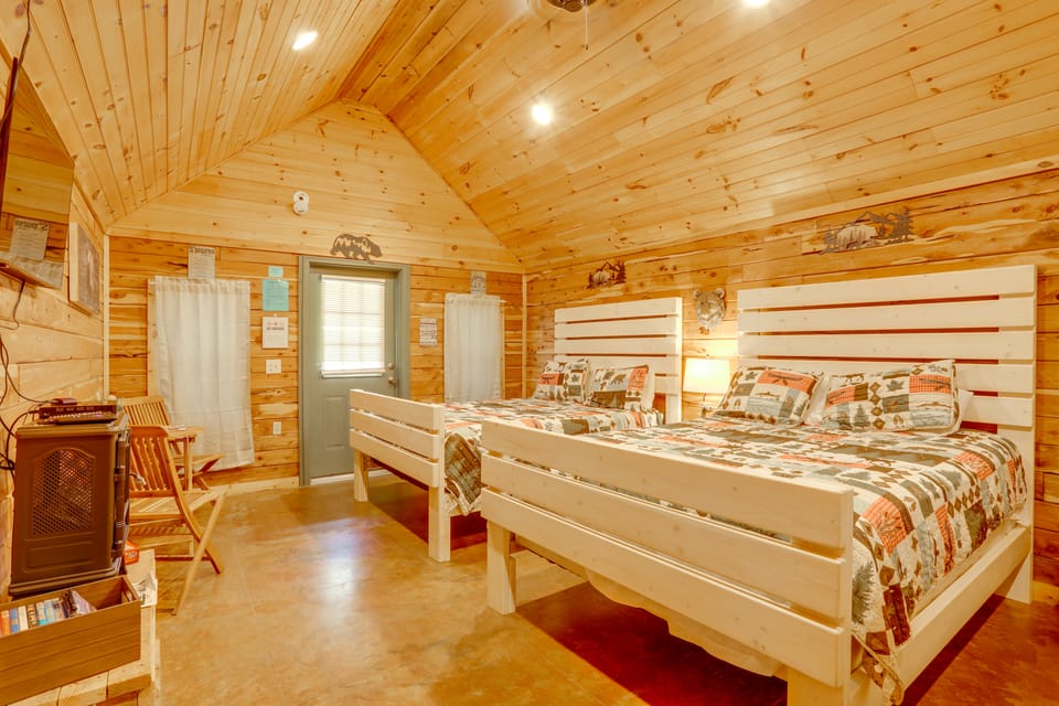 Near White River Fishing! Studio Cabin w/ Grill Apartment in Arkansas