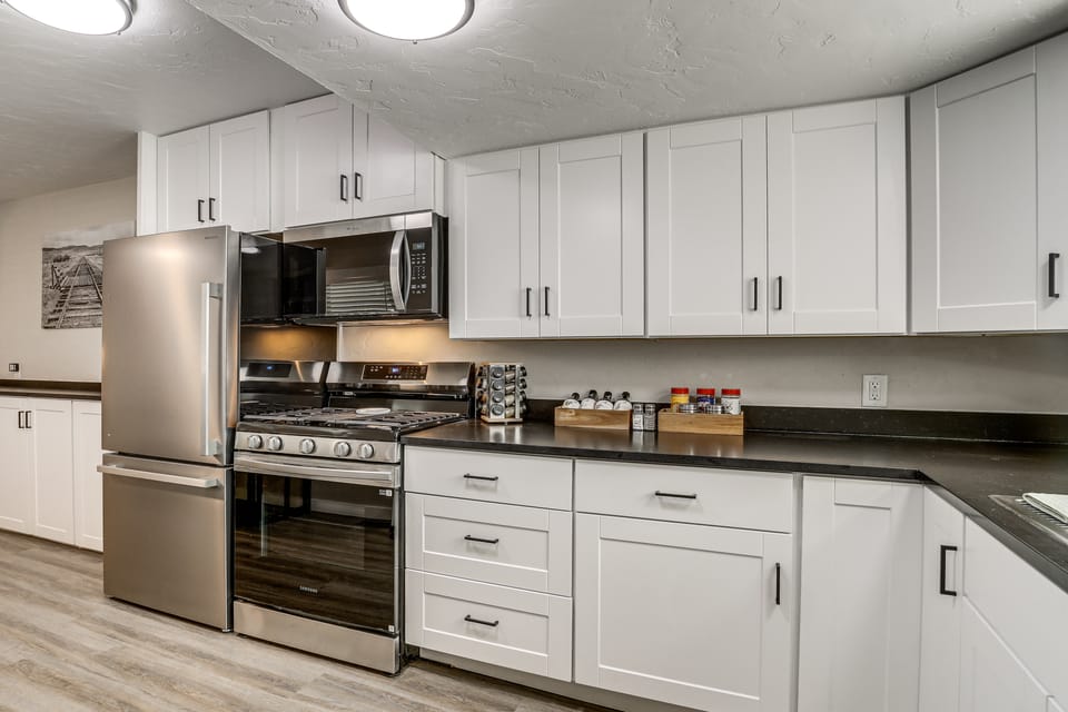Historic Prescott Gem! Walk to Whiskey Row! House in Prescott