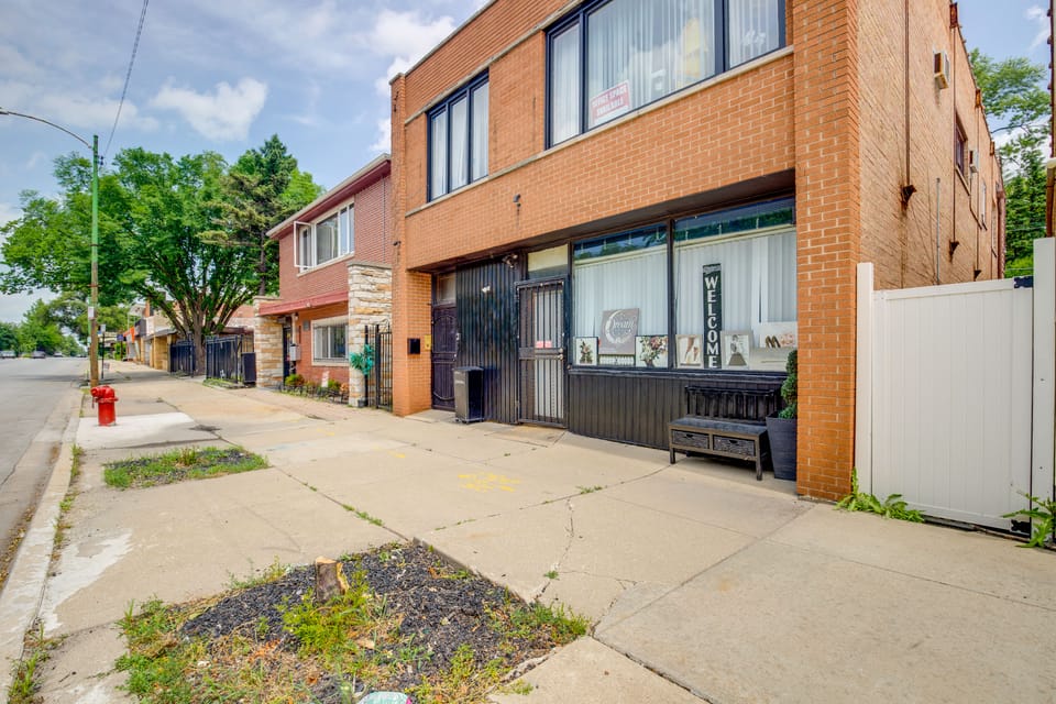 Walk to Stores & Parks! Stylish Chicago Apartment Apartment in Chicago