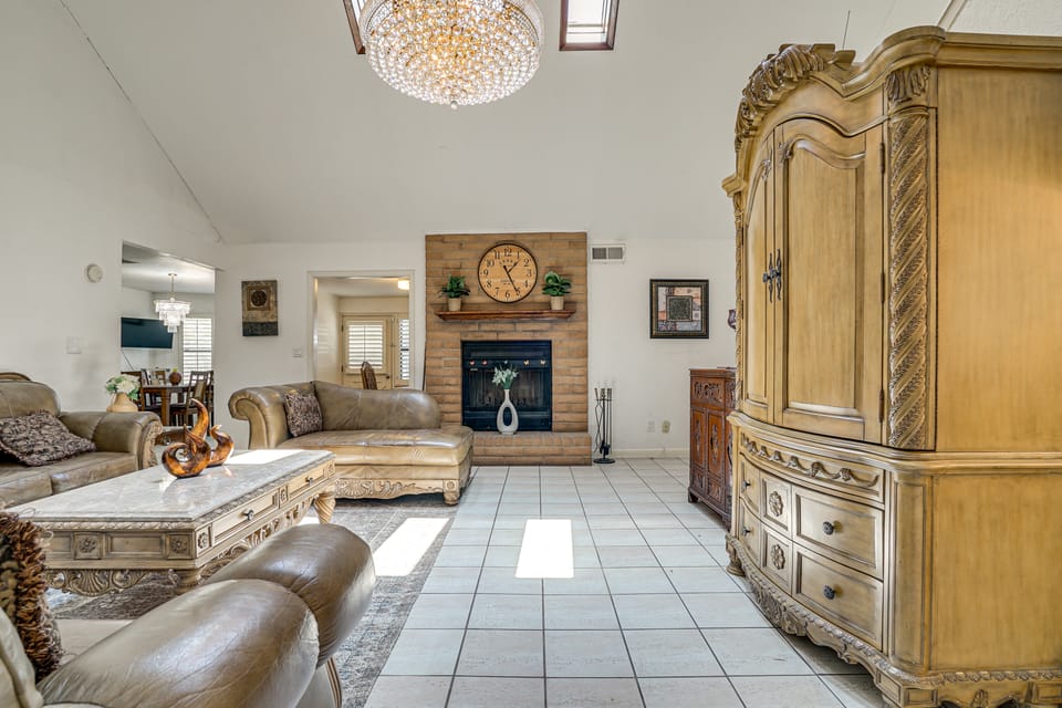 3 Mi to El Paso Mission Trail! Group-Ready Escape House in El Paso