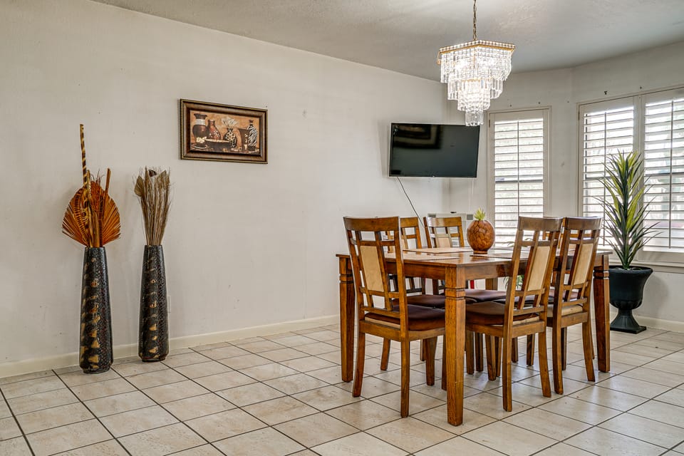 3 Mi to El Paso Mission Trail! Group-Ready Escape House in El Paso
