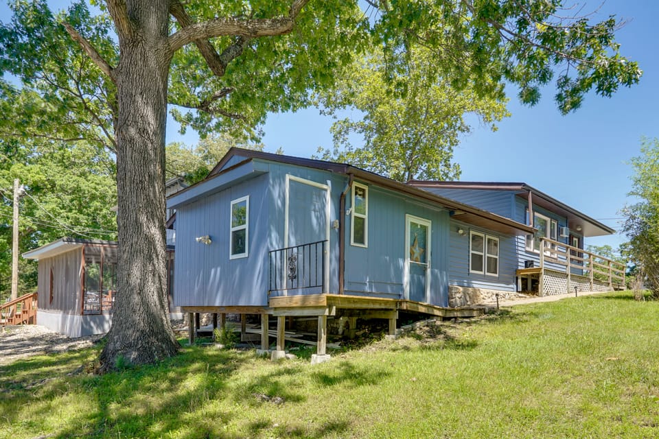 1 Mi to Marina! Family Lake of the Ozarks Home House in Lake of the Ozarks