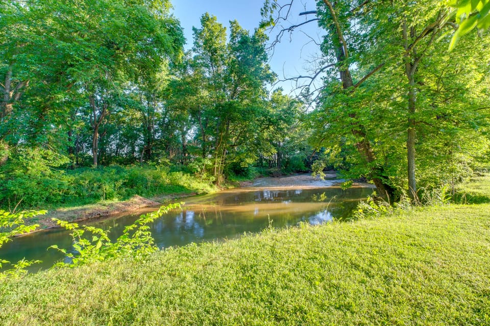 Fish & Hike the Ozarks! Black Ben Bear Cabin Apartment in Ozark Mountains