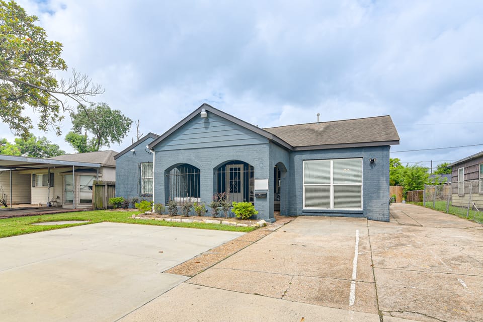 5 Mi to Daikin Park & Dtwn! Family Home w/ Patio House in Houston