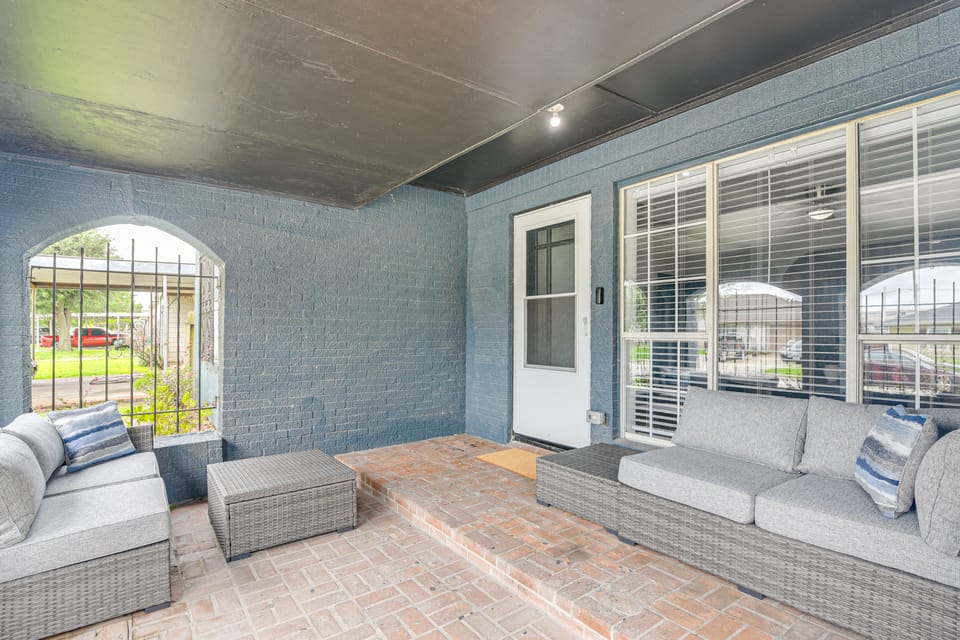 5 Mi to Daikin Park & Dtwn! Family Home w/ Patio House in Houston