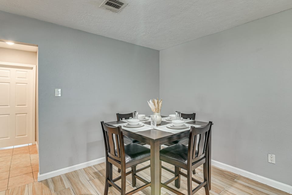 5 Mi to Daikin Park & Dtwn! Family Home w/ Patio House in Houston