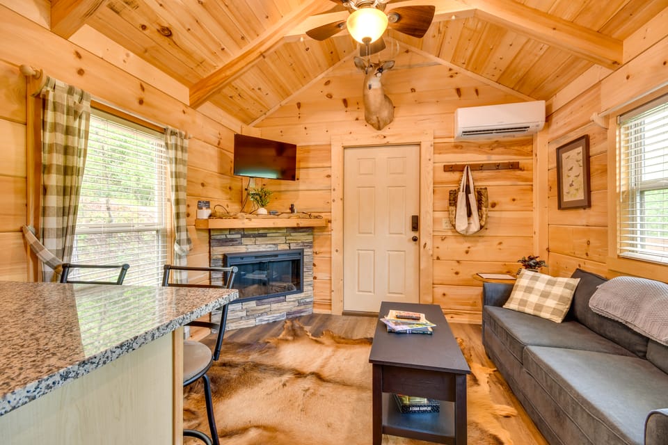 Hunt & Fish Nearby! Peaceful & Remote Bostic Cabin House in Tennessee