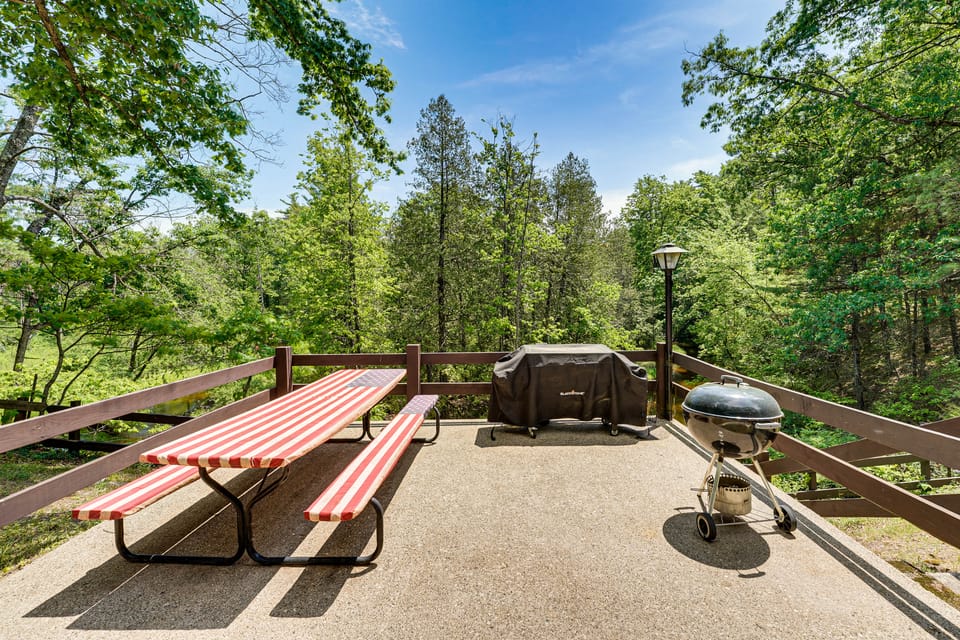 Angler Friendly! Pere Marquette Riverfront Retreat Apartment in Michigan