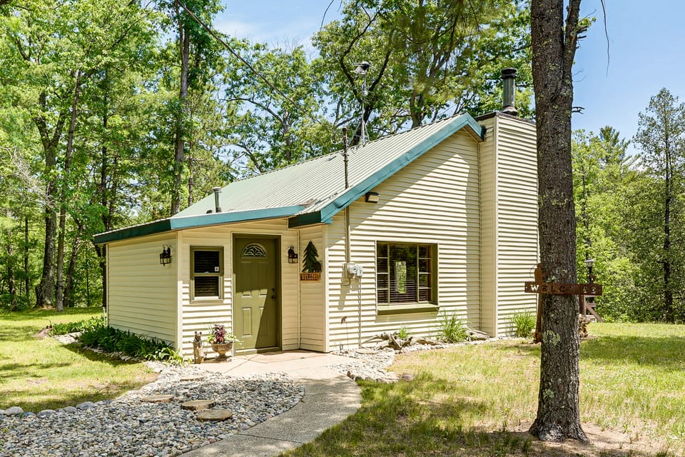 Angler Friendly! Pere Marquette Riverfront Retreat Apartment in Michigan