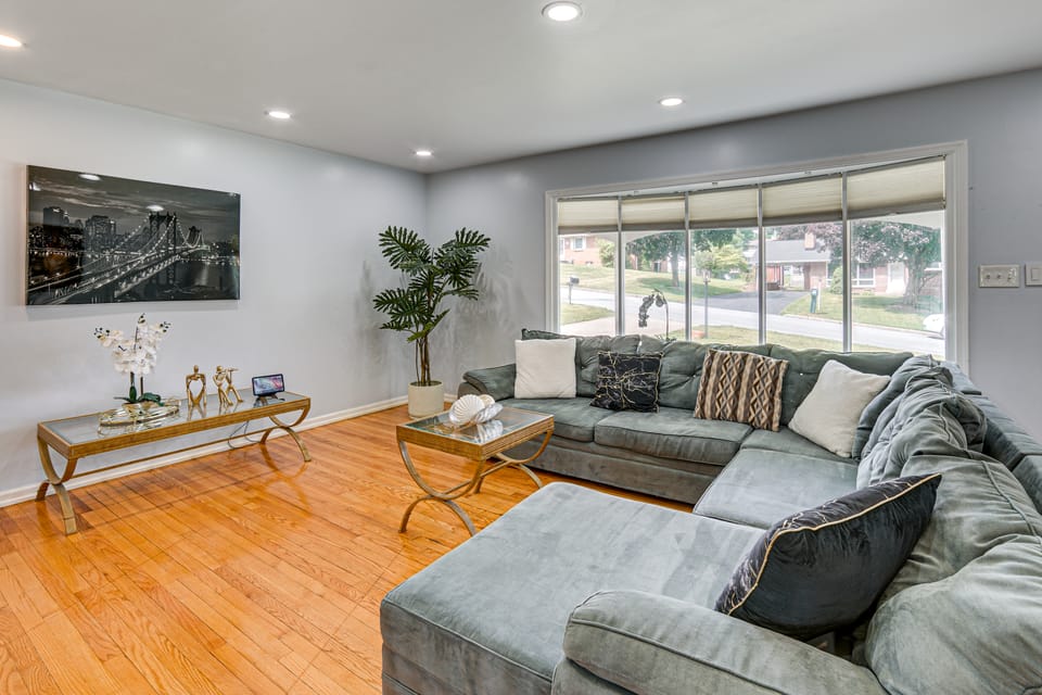 5 Mi to Dtwn Harrisburg! Retreat w/ Spacious Yard House in Pennsylvania
