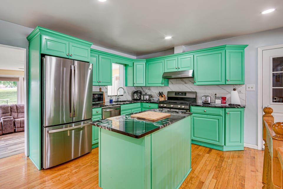 5 Mi to Dtwn Harrisburg! Retreat w/ Spacious Yard House in Pennsylvania